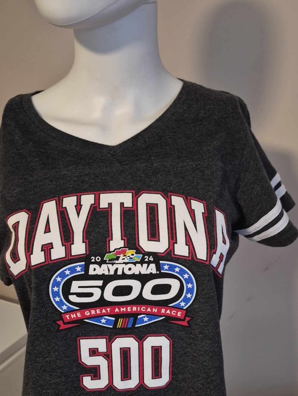 Nascar Daytona 500 Womans M, V-Neck Tee - Dark Gray with Red & White